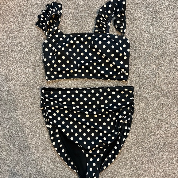 BLACK POLKA DOT BELLA CROP TOP - Picture 5 of 5